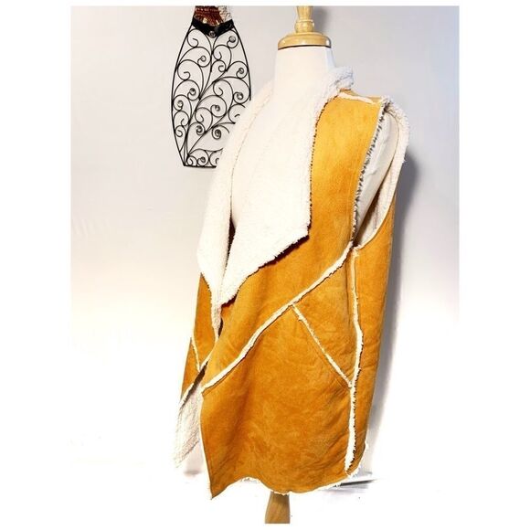 LulaRoe Marsha Vest   - Picture 5 of 11